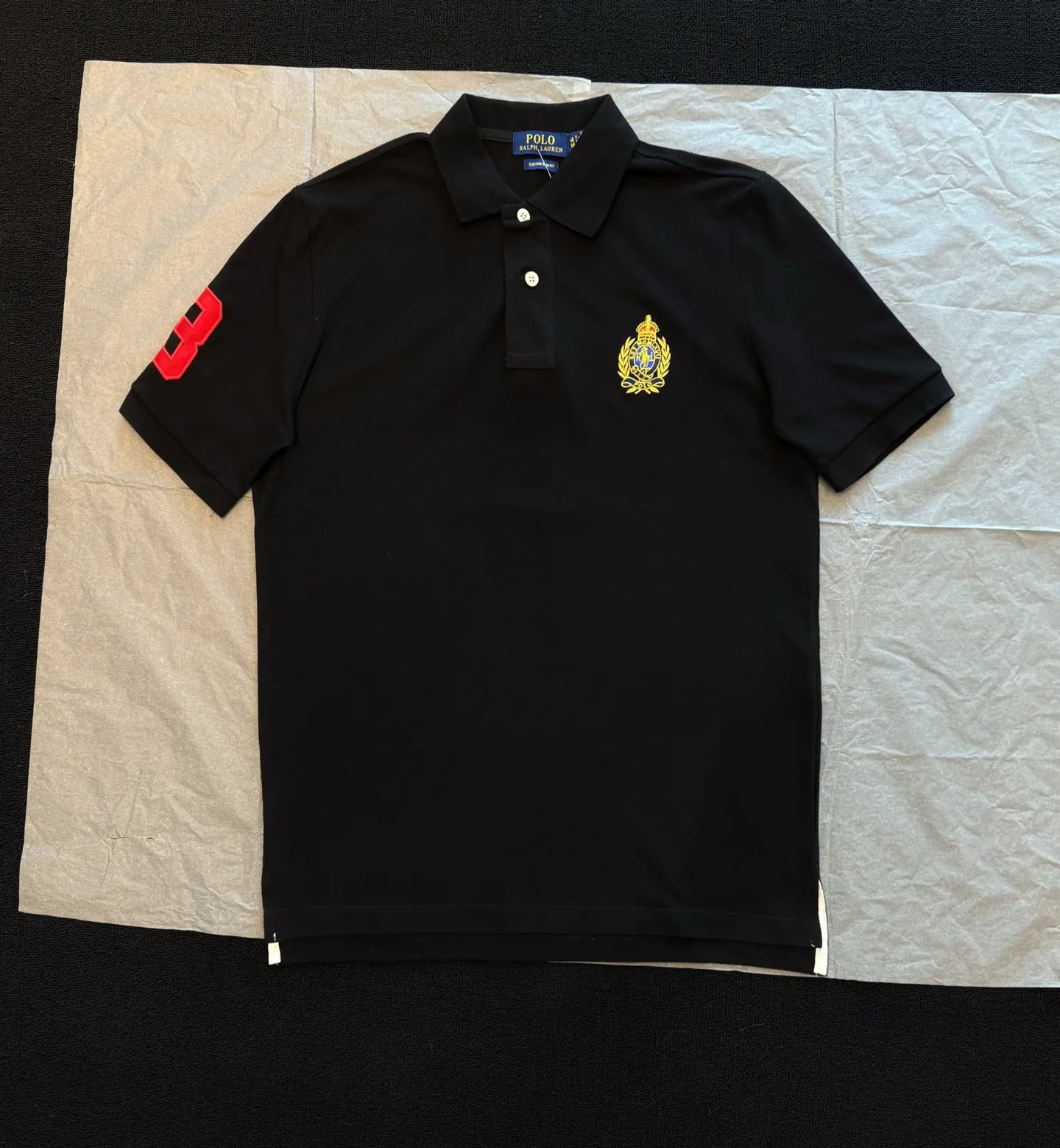 P186 Style No. RL03 (four colors) Ralph Lauren/Ralph Lauren Gold Label Badge Embroidered Malaysia Logo Lapel Polo Shirt T-shirt Short Sleeve Fabric 100% Piqué Cotton, Imported Embroidered Logo on the Chest, Customized Thread Collar, Malaysia Embroidery, The Highest Version, Suitable for Business and Casual Daily Use! 🌘Two-button placket, laser logo pearlescent resin buttons, cuffs and hem using double-thread sewing technology, different currency versions, full set of original three-label accessories!   SIZE #S~XXL Color#Black Navy Gray White